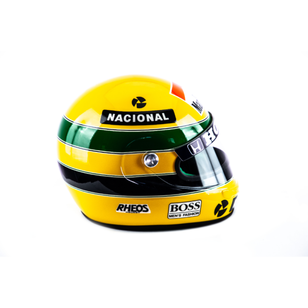 Kit Capacetes Ayrton Senna: Réplica Oficial Bicampeonato Mundial 1990 e Miniatura Primeira Vitória 1985 - Imagem 5